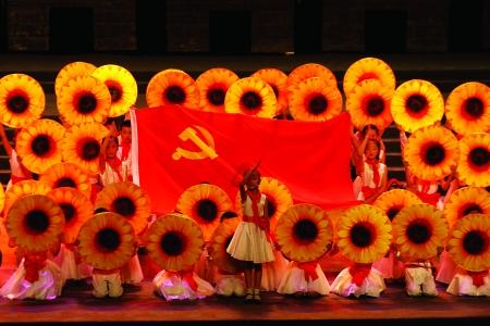 “八闽第一站”送旅客“五福临门”